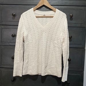 Worn once Margaret O’Leary Cream Cable Knit VNeck Sweater Size L
